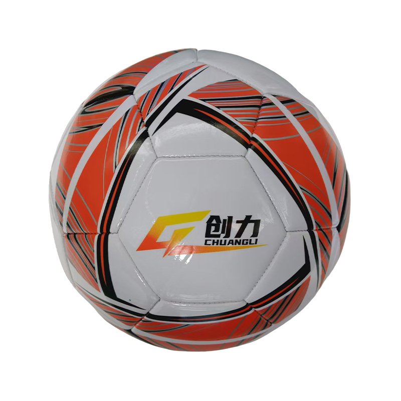 Does the design of PVC2.7 matte leather football help reduce visual fatigue, especially when watching the game for a long time?